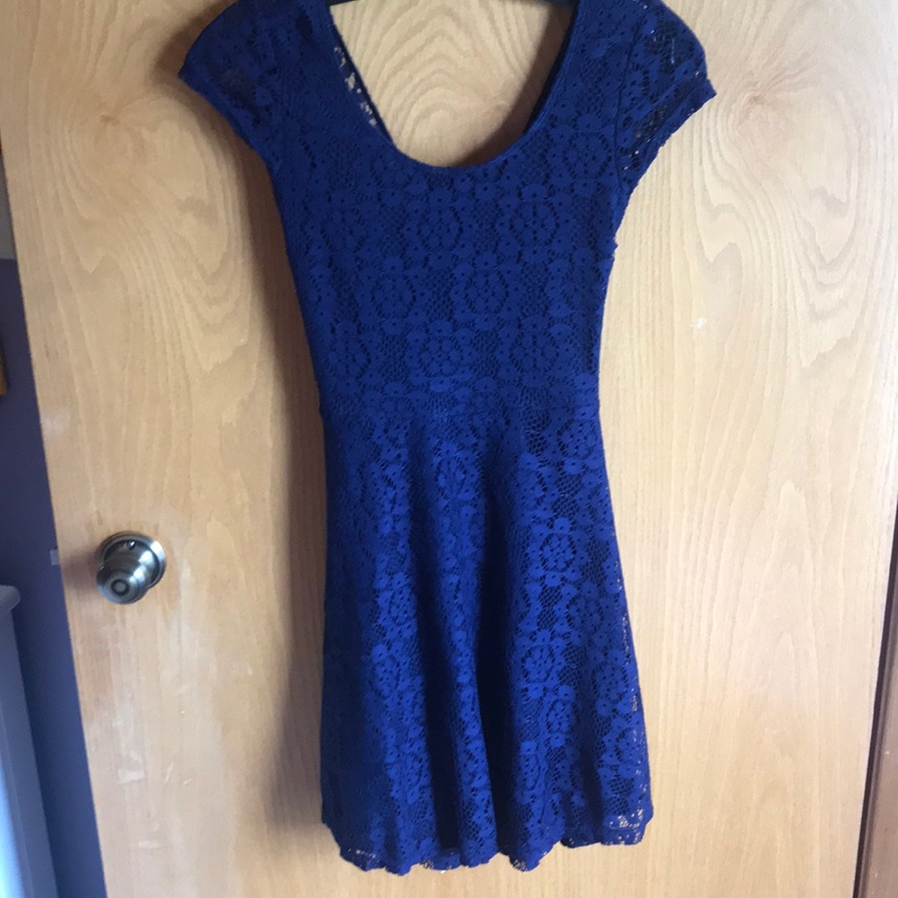 Lace cross back